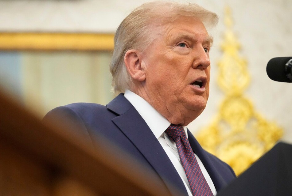 TRUMP AFIRMA QUE MILITARES DE EE.UU. HUNDIERON BARCO CON DROGAS QUE PARTIÓ DE VENEZUELA