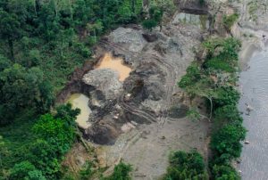 EXMINISTRO DEL INTERIOR DE ECUADOR ALERTÓ EXPANSIÓN DE LA MINERÍA ILEGAL ECUATORIANA POR LA ZONA NORORIENTAL DEL PERÚ