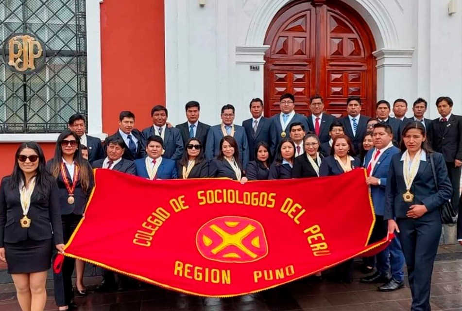 CARLOS ROJAS PRESENTA PROPUESTAS PARA FORTALECER LA LABOR DE LOS SOCIÓLOGOS EN EL PERÚ