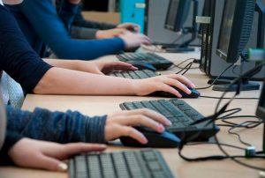 MÁS DEL 80% DE COLEGIOS EN EL INTERIOR DEL PAÍS CARECEN DE INTERNET