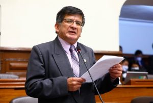 AFIRMAN QUE CONGRESISTA HAMLET ECHEVARRÍA “SE OPONE A MINERÍA FORMAL, PERO SE REÚNE CON MINEROS ILEGALES”