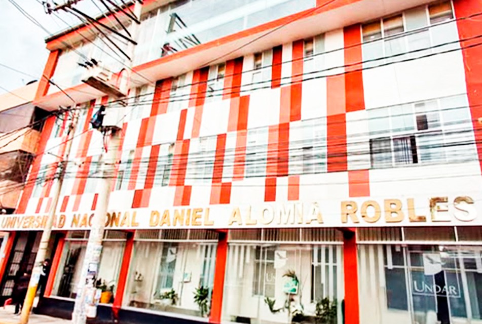 CON ACOMPAÑAMIENTO DEL MINEDU, LA UNIVERSIDAD DANIEL ALOMÍA ROBLES OBTIENE LICENCIAMIENTO INSTITUCIONAL