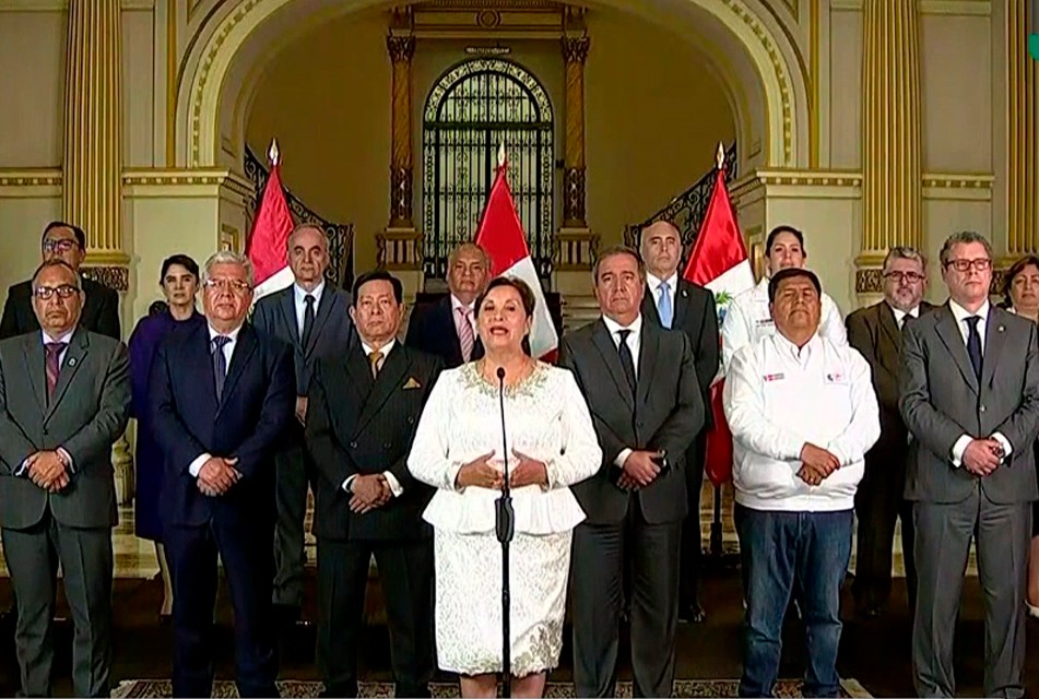 DINA BOLUARTE PERDIÓ EL RESPALDO POLÍTICO Y SU SALIDA ERA INEVITABLE