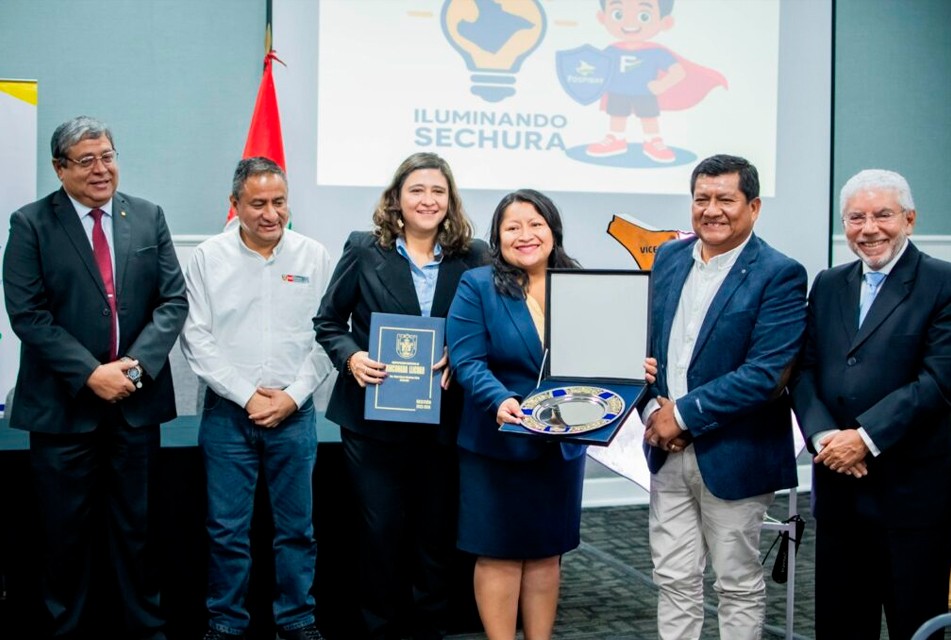 PROGRAMA "ILUMINANDO SECHURA" INVERTIRÁ 46 MILLONES DE SOLES PARA CERRAR LA BRECHA ELÉCTRICA EN LA PROVINCIA