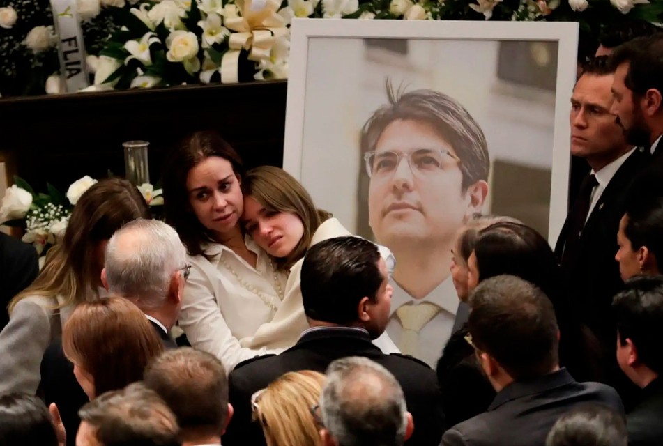 ENVÍAN A PRISIÓN AL PRESUNTO INTERMEDIARIO DEL CRIMEN DEL SENADOR COLOMBIANO MIGUEL URIBE