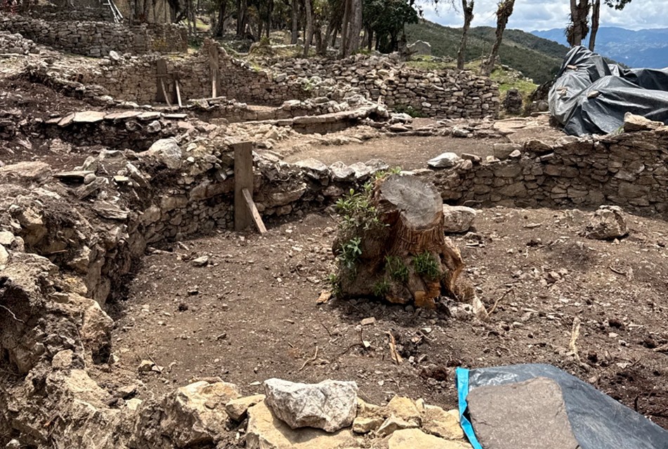 TRABAJOS DE CONSERVACIÓN E INVESTIGACIÓN EN COMPLEJO ARQUEOLÓGICO DE KUÉLAP EN RIESGO POR FALTA DE ESPECIALISTAS CLAVE Y EQUIPOS ESENCIALES