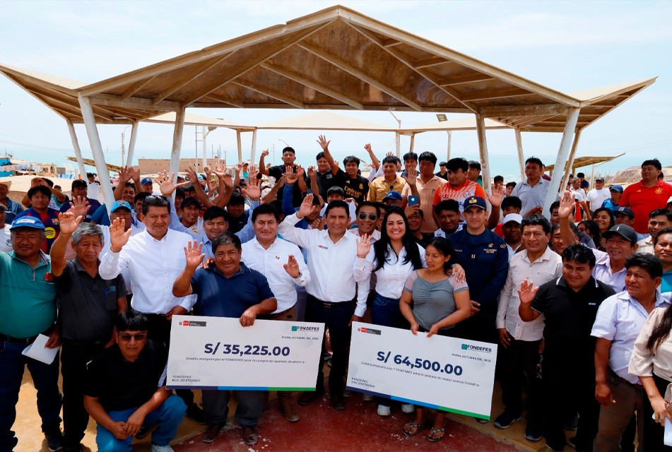 PIURA: PRODUCE PARTICIPA EN DEMARCACIÓN DE HITOS PARA EL DPA LA ISLILLA Y ENTREGA MÁS DE S/ 450 000 EN CRÉDITOS SUPERVISADOS EN PAITA