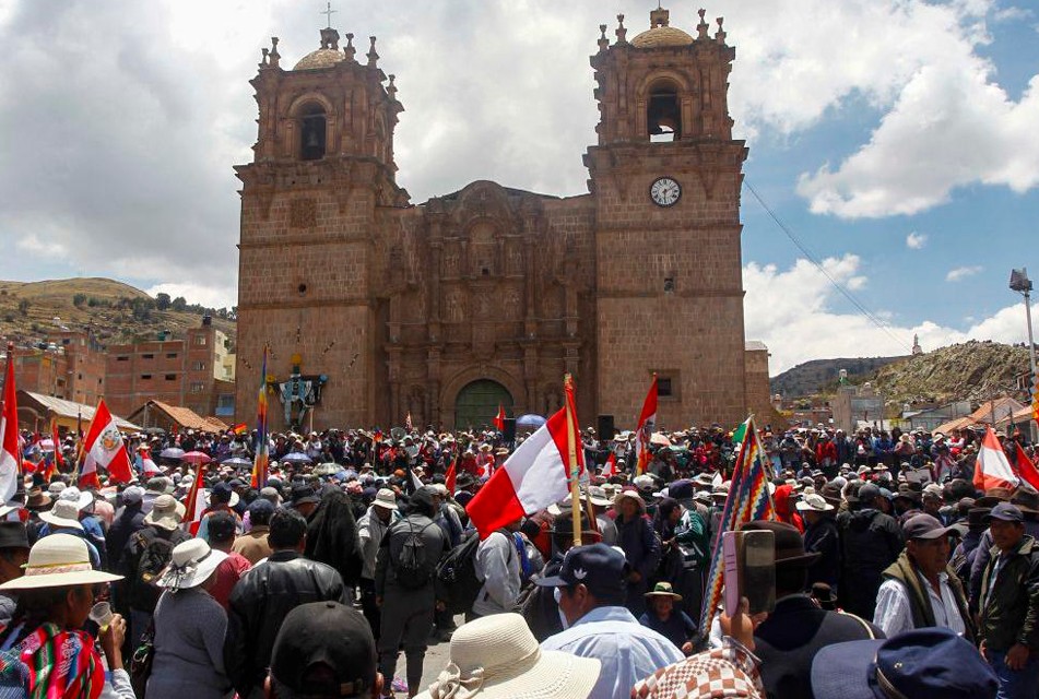 PROTESTAS CONTINUARÍAN EN PUNO EN DEMANDA DE ADELANTO DE ELECCIONES