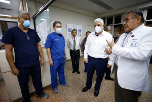 MINISTRO DE CULTURA VISITÓ EL HOSPITAL NACIONAL DOS DE MAYO COMO PARTE DE LAS ACCIONES INTERSECTORIALES DEL GABINETE DE TRANSICIÓN Y RECONCILIACIÓN NACIONAL