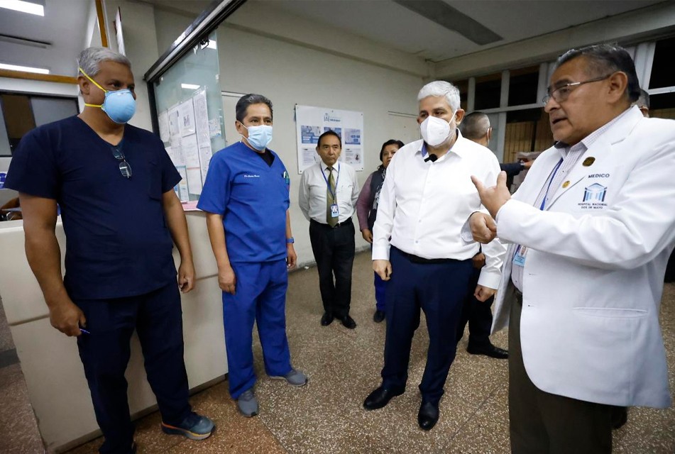 MINISTRO DE CULTURA VISITÓ EL HOSPITAL NACIONAL DOS DE MAYO COMO PARTE DE LAS ACCIONES INTERSECTORIALES DEL GABINETE DE TRANSICIÓN Y RECONCILIACIÓN NACIONAL