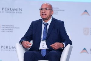 ECONOMÍA PERUANA CRECE SOLO EL 2% ANUAL DESDE HACE CUATRO AÑOS, ADVIERTE WALDO MENDOZA
