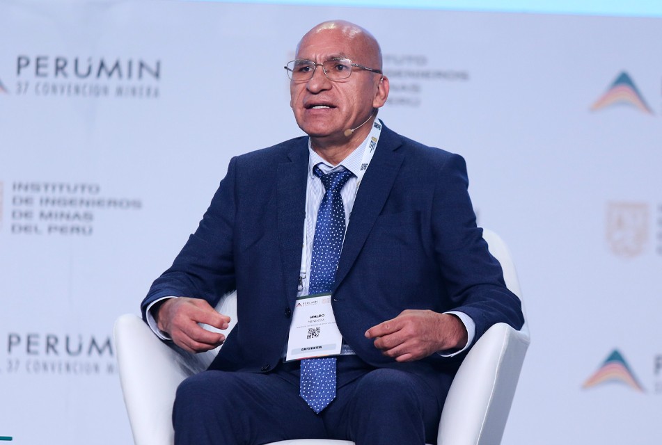 ECONOMÍA PERUANA CRECE SOLO EL 2% ANUAL DESDE HACE CUATRO AÑOS, ADVIERTE WALDO MENDOZA