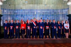 PRESIDENTE  JOSÉ JERÍ  TOMÓ JURAMENTO A SUS  MINISTROS DE ESTADO