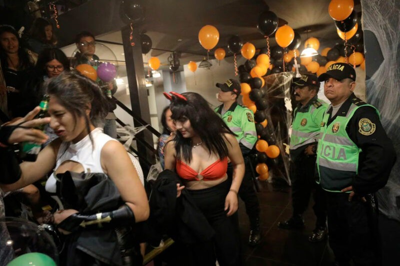 ESTADO DE EMERGENCIA TAMBIÉN DEBE SUSPENDER CONCIERTOS