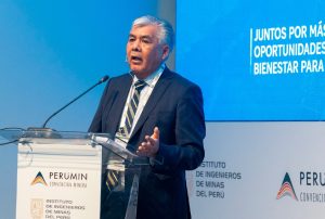 PERUMIN 37: EXPERTOS LLAMAN A FORTALECER LA FISCALIZACIÓN DE INSUMOS PARA FRENAR LA MINERÍA ILEGAL