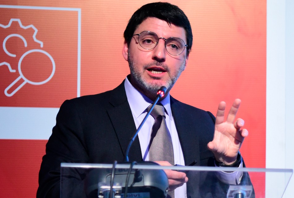 PARALIZACIÓN DE PROYECTOS MINEROS FORMALES PERMITEN LA INVASIÓN DE LA MINERÍA ILEGAL