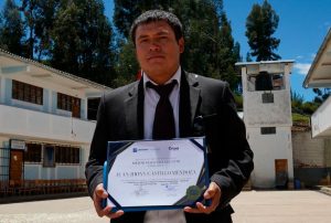 EL MEJOR MAESTRO LECTOR ES DE LA REGIÓN ÁNCASH