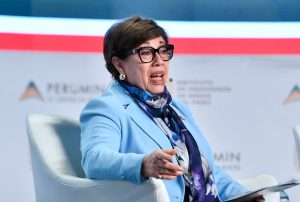 EVA ARIAS EN CADE 2025: “REINFO PERPETÚA LA ILEGALIDAD Y DEBILITA LA MINERÍA FORMAL”