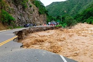 CAJAMARCA EN EMERGENCIA POR LLUVIAS INTENSAS, CRECIDA DE RÍO Y COLAPSO DE CARRETERA