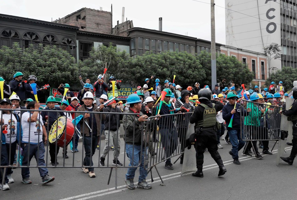 MINEROS ILEGALES BUSCAN QUE CONGRESO APRUEBE UNA NORMA QUE LES OTORGUE CONTROL TERRITORIAL PARA SEGUIR OPERANDO CON IMPUNIDAD