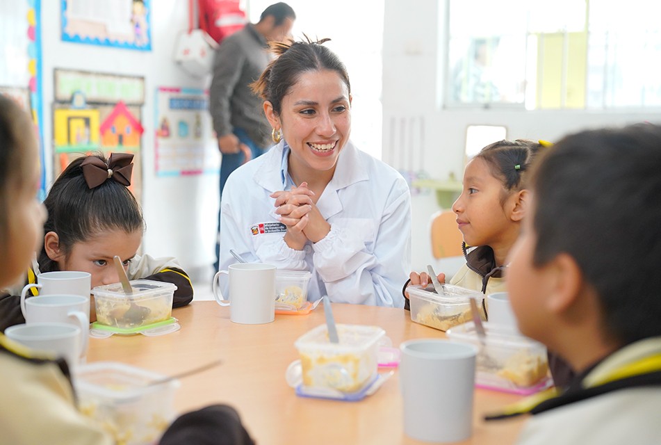 DESDE CUSCO: MINISTRA LESLY SHICA DISPUSO INICIO DE OPERATIVO RELÁMPAGO EN COLEGIOS DEL PAÍS PARA ASEGURAR DESAYUNOS DE CALIDAD