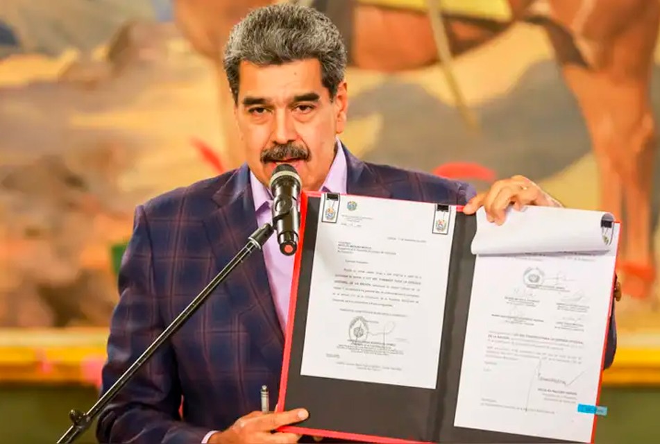 VENEZUELA: NICOLÁS MADURO ORDENA CREAR COMANDOS DE DEFENSA EN CASO DE "LUCHA ARMADA" ANTE DESPLIEGUE DE ESTADOS UNIDOS