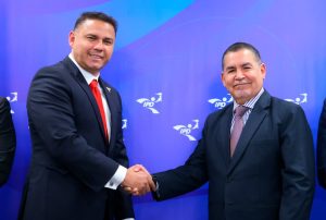 MINISTRO JORGE FIGUEROA PRESENTÓ A NUEVO PRESIDENTE DEL IPD