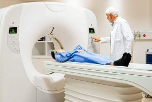 FALTA DE TOMÓGRAFOS IMPIDE DETECCIÓN TEMPRANA DE CÁNCER DE MAMA EN REGIONES