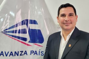 AVANZA PAÍS ACLARA VERSIONES Y MARCA DISTANCIA DE CÉSAR COMBINA