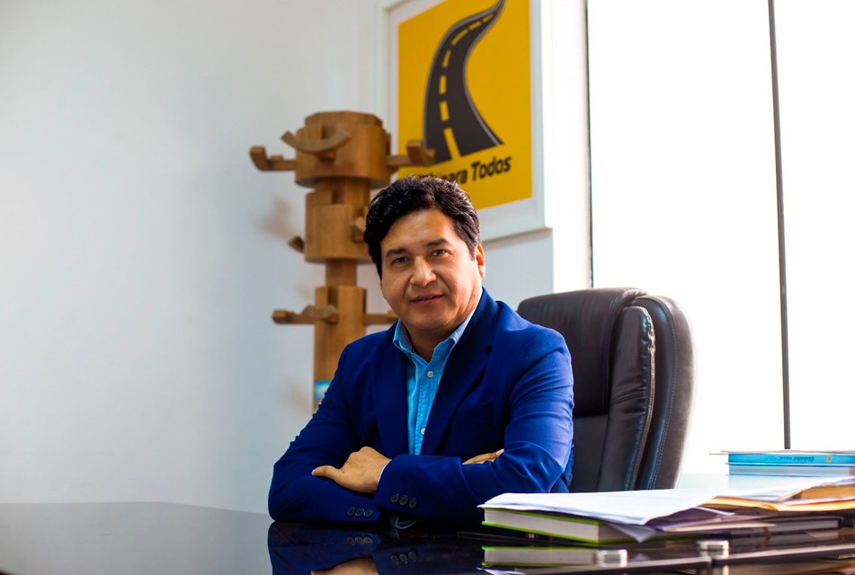 VLADIMIR MEZA: “RENOVAR LA POLÍTICA EMPIEZA DICIENDO LA VERDAD”