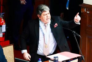 ABOGADO DE PEDRO CASTILLO ES EXPULSADO DEL CONGRESO TRAS COMPARAR A LEGISLADORES CON COMEDIANTES