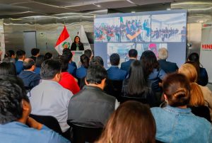AULA DIGITAL DEL MINEDU BUSCA TRANSFORMAR LA ENSEÑANZA EN LOS COAR