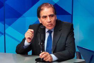 CHILENOS ELEGIRÁN ENTRE ADMIRADOR DEL DICTADOR PINOCHET Y UNA MILITANTE COMUNISTA