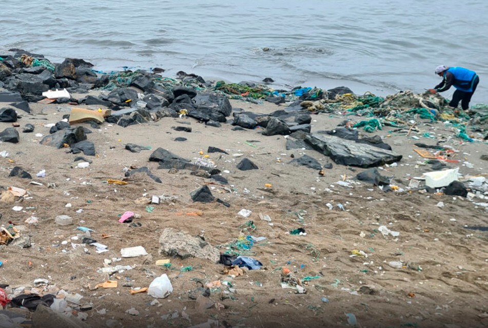 QUIENES DEPREDAN EL MAR PERUANO SON ACTORES ILEGALES QUE USAN EXPLOSIVOS O CONTAMINAN