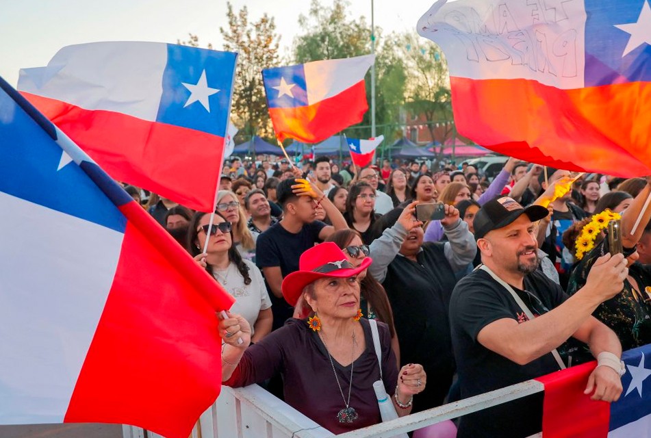 FAUSTO SALINAS: “LOS CHILENOS HAN VOTADO POR EL CAMBIO EN CONTRA DEL GOBIERNO Y DEL CONTINUISMO”