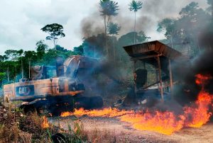 PERÚ Y ECUADOR SE UNEN PARA ENFRENTAR MINERÍA ILEGAL TRANSFRONTERIZA