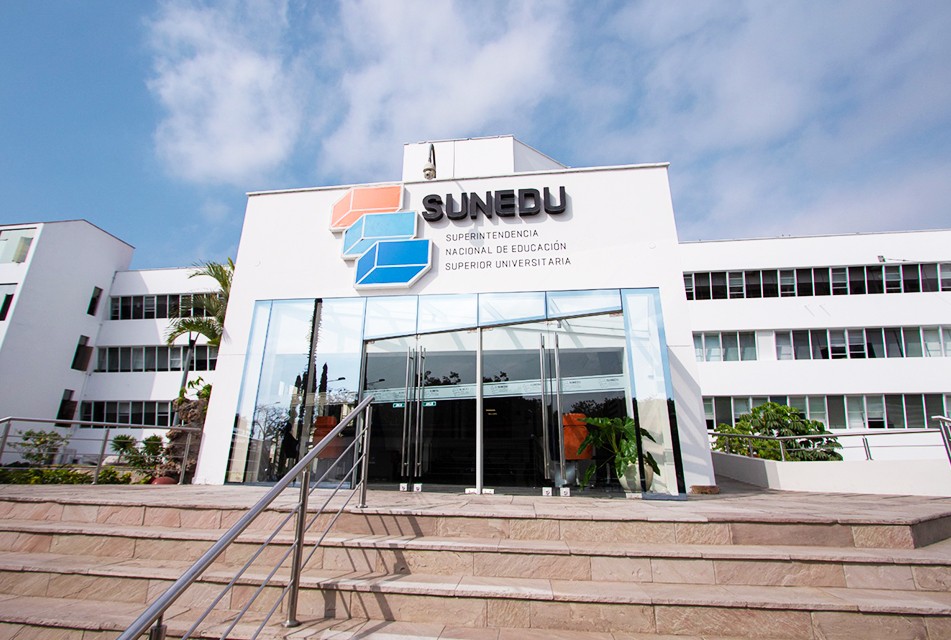 SUPERINTENDENTE PRESENTA RENUNCIA AL CARGO POR MOTIVOS PERSONALES