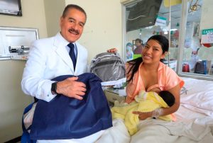 NAVIDAD 2025: MINISTRO LUIS QUIROZ VISITÓ A LOS PRIMEROS BEBÉS NACIDOS Y DESTACÓ LA ATENCIÓN HUMANIZADA QUE BRINDA EL INMP