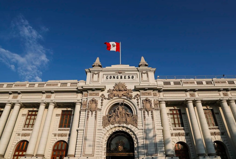 MARTÍN SALAS ADVIERTE:  ACTUALES CONGRESISTAS PODRÍAN AMPLIAR SU PODER AL POSTULAR A LA REELECCIÓN Y LLAMA A UN VOTO INFORMADO