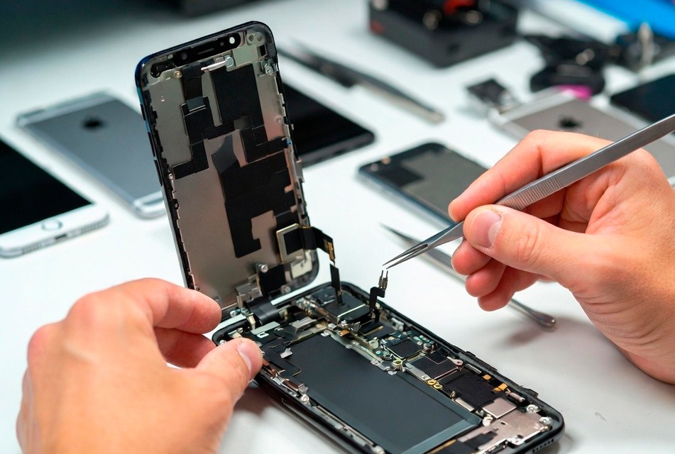 INDECOPI SANCIONA A SAGA FALABELLA POR CONVERTIR UN IPHONE NUEVO EN UN EQUIPO "REACONDICIONADO" SIN AVISO AL CONSUMIDOR