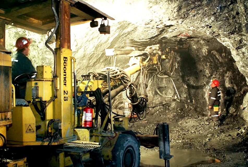 DESTRABE E INVERSIÓN PERMITIRÁN DESARROLLAR LA INDUSTRIA MINERA EN EL PERÚ