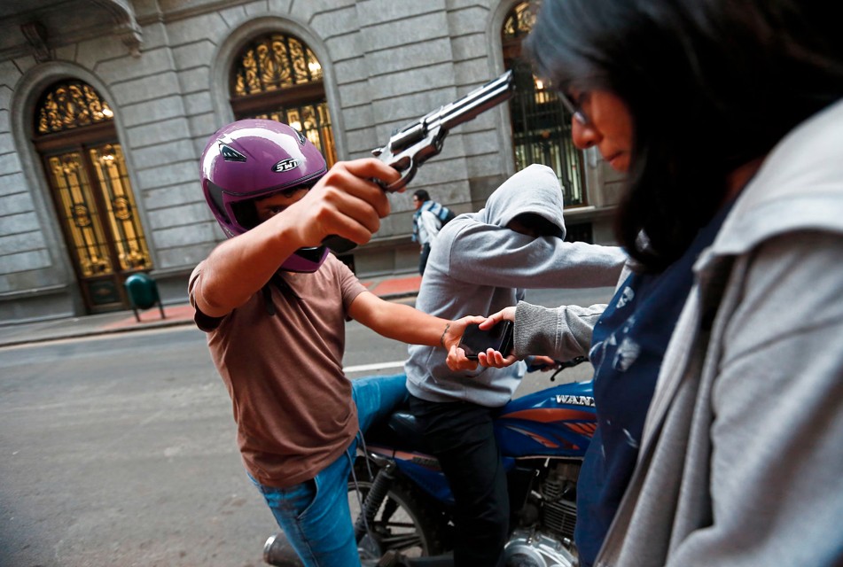 PREMIER DESCONOCE CUÁLES SON SUS FUNCIONES AL DECIR QUE LOS PRÓXIMOS DOS GOBIERNOS NO VAN A PODER SOLUCIONAR PROBLEMA DE INSEGURIDAD CIUDADANA