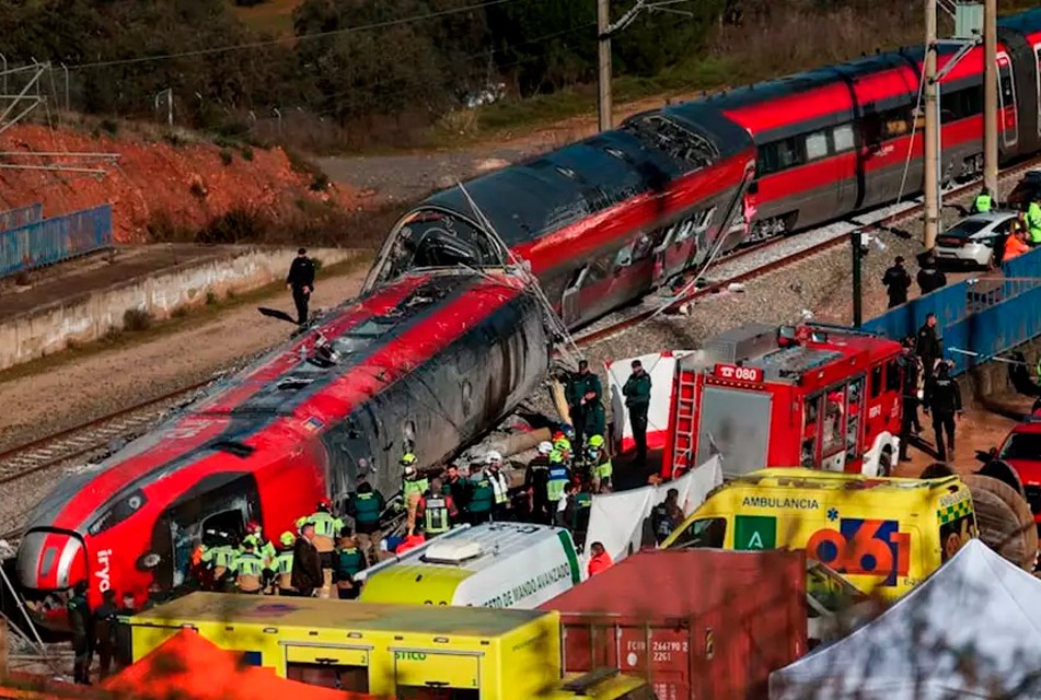SUBEN A 39 LOS MUERTOS POR CHOQUE DE DOS TRENES EN ESPAÑA