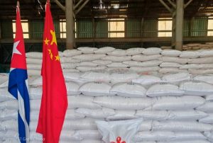 CHINA APRUEBA NUEVA AYUDA A CUBA DE 80 MILLONES DE DÓLARES Y 60 000 TONELADAS DE ARROZ