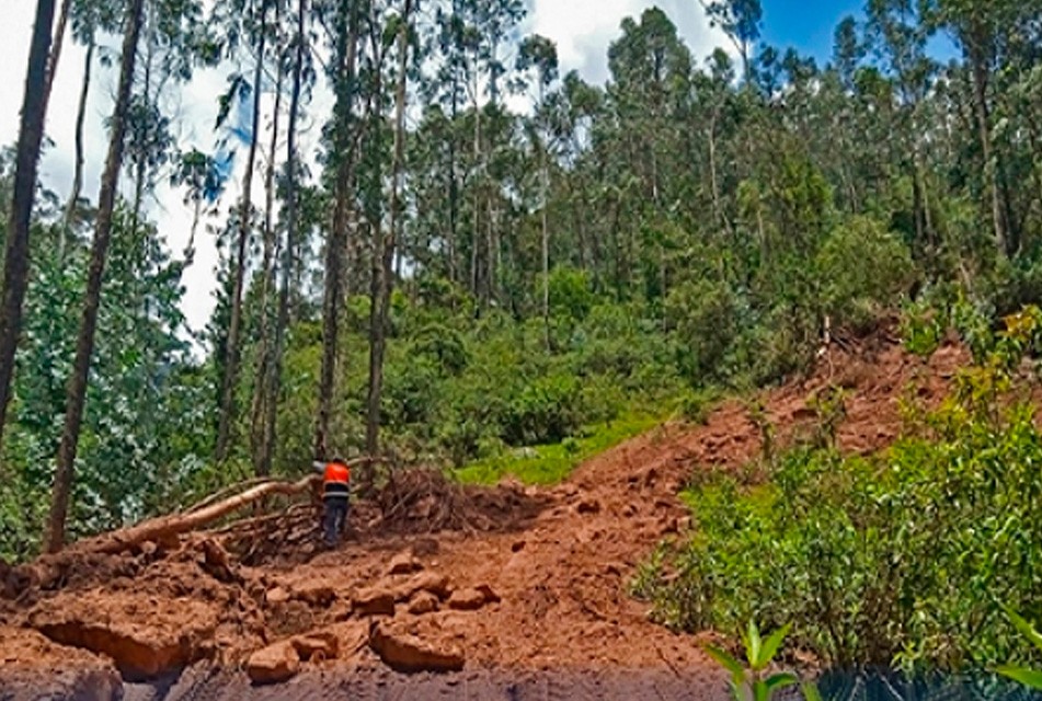 MUNICIPALIDAD DE ABANCAY REGISTRA EMERGENCIA POR DESLIZAMIENTO EN PANTILLAY, UMACCATA Y LEONPAMPA