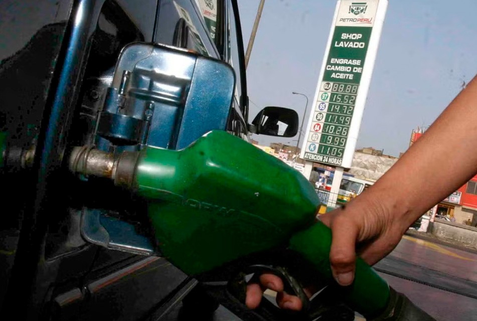 “NO SUBIRÁN LOS PRECIOS DE COMBUSTIBLES POR REESTRUCTURACIÓN FINANCIERA DE PETROPERÚ”