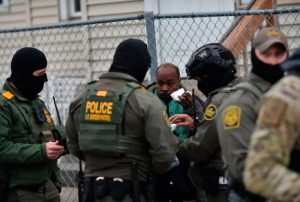 SEGUNDA MUERTE DURANTE REPRESIÓN POLICIAL EN MINEÁPOLIS AUMENTA LA PRESIÓN SOBRE TRUMP