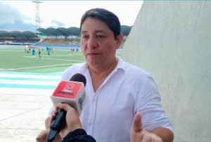 CAMBIO DE GRASS DEL MAX AGUSTÍN DEJARÍA AL FÚTBOL SIN LOCALÍA