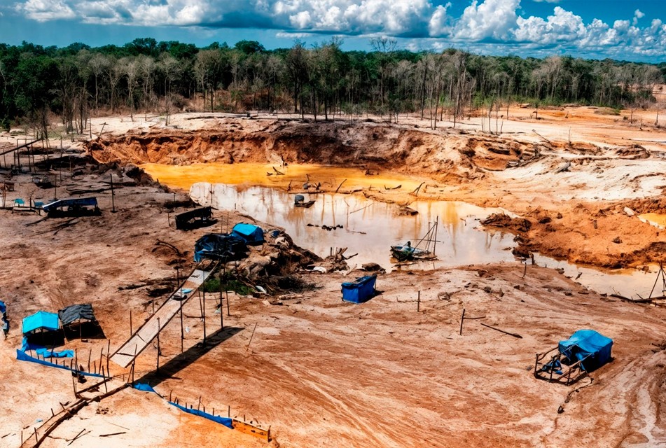 GOBIERNOS REGIONALES EXIGEN HABLAR CON EJECUTIVO PARA ELABORAR ESTRATEGIA DE LUCHA CONTRA MAFIAS DE MINERÍA ILEGAL