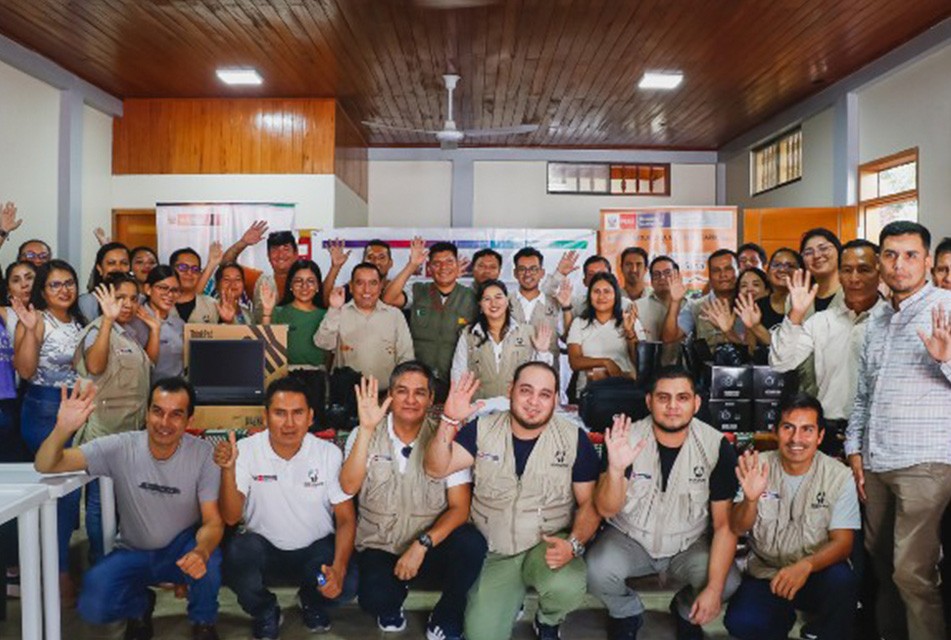 MINAM FORTALECE VIGILANCIA DE BOSQUES EN LA RESERVA COMUNAL EL SIRA CON ENTREGA DE EQUIPOS TECNOLÓGICOS Y PROTECCIÓN PERSONAL